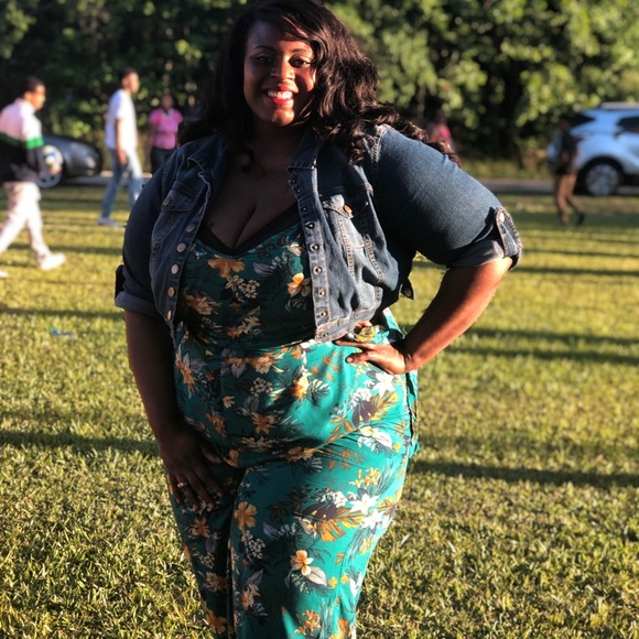 Forever 21 Pants - 💚Cute Flowered Jumpsuit